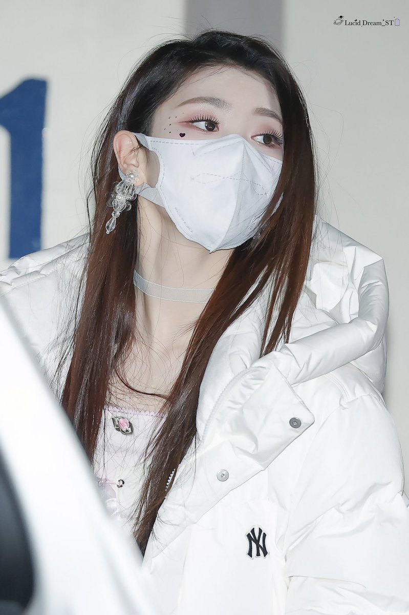 mainxiaoting's tweet photo. the glory of this shot if this was maskless https://t.co/XxN6lTj5vh
