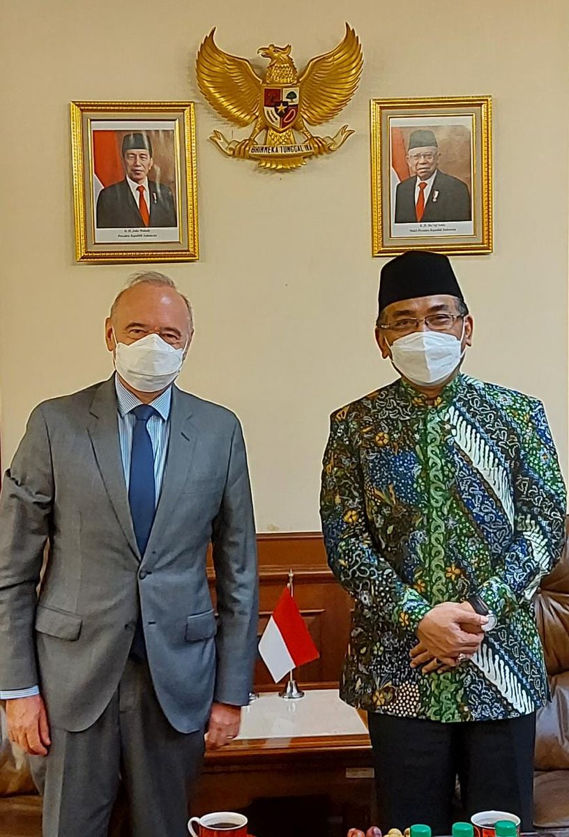 Good meeting with new chairman of the executive board of @nahdlatululama @yahyastaquf shared his enlighted vision and long-term strategy of #islamnusantara
@Staquf