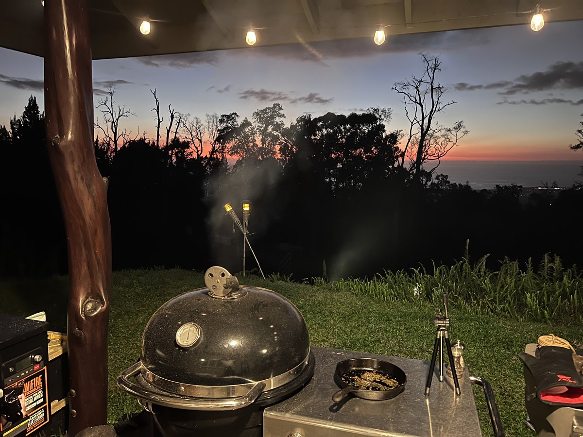 KonaHomeTeam's tweet photo. Grill on brothers! #weber #webersummit https://t.co/IjBxAM2mMu