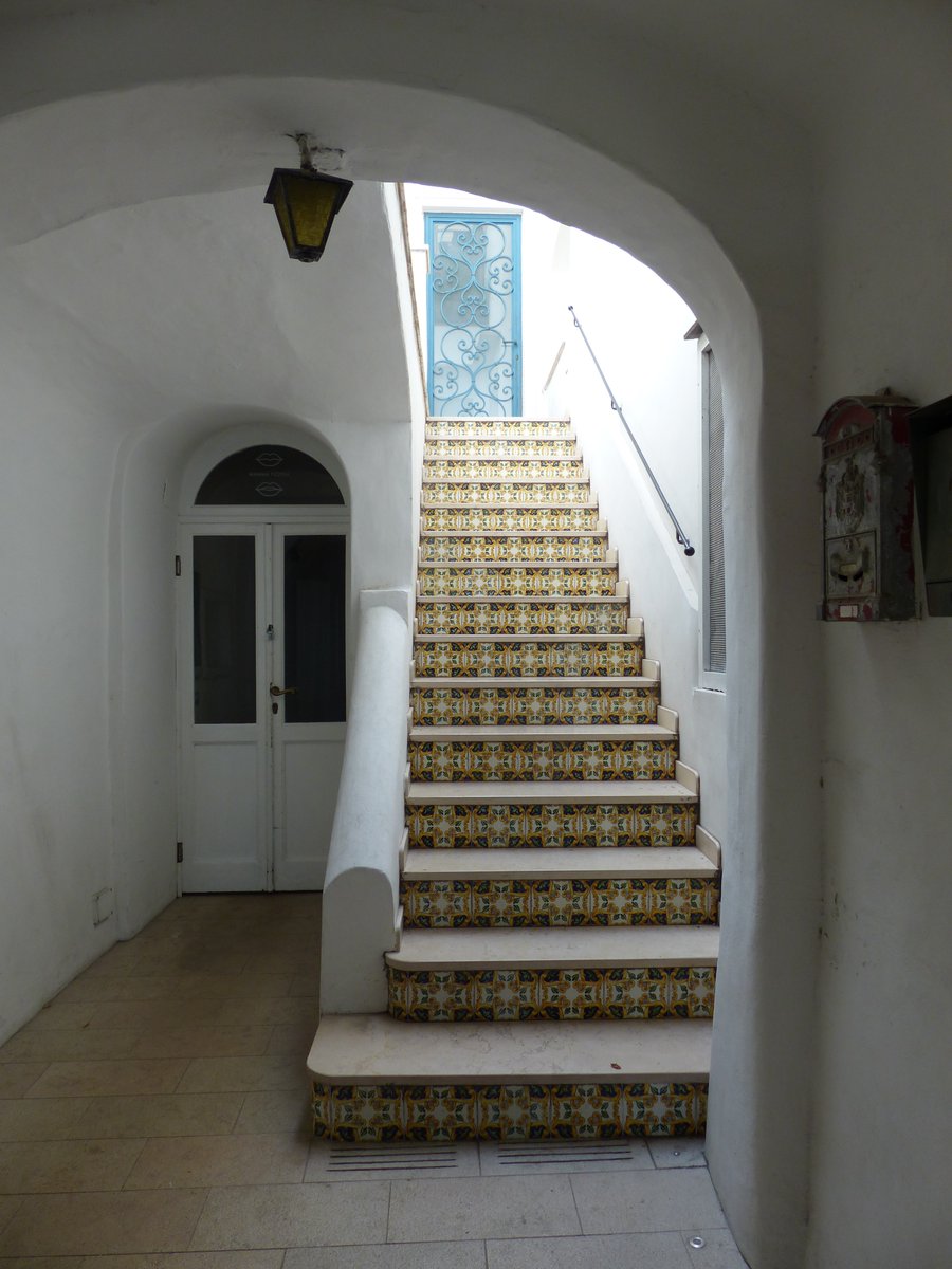 uzora5's tweet photo. #upstairs #downstairs Villa Axel #Munthe #Capri 2014 @Lose_Gedanken https://t.co/NPEXpQgEtG
