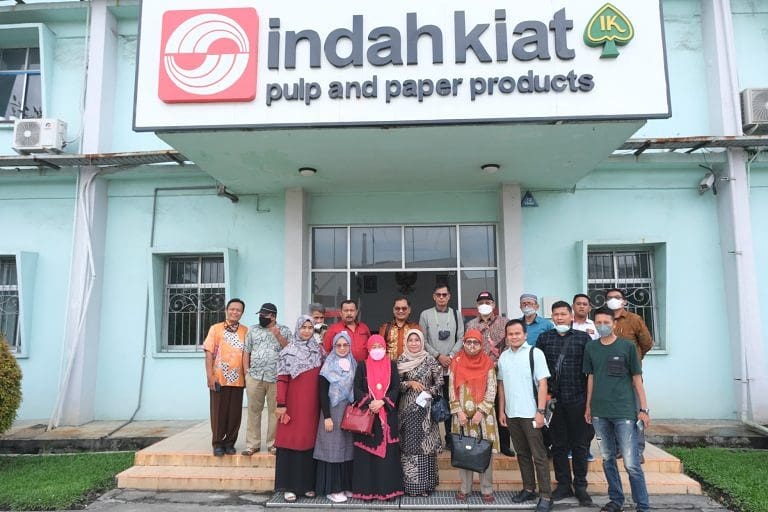 uinibpadang's tweet photo. UIN Imam Bonjol Padang Lirik Dunia Kerja Mahasiswa Ke PT Indah Kiat https://t.co/JhXkMJFWmS