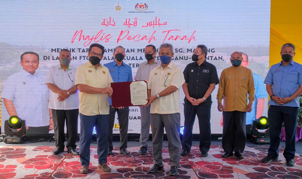 Majlis Pecah Tanah &amp; Penyerahan watikah perlantikan Pengarah Projek bagi Projek Jambatan Marang pada 25 Januari 2022. #jkr #upkzt1 #marang #jambatanmarang #terengganu
