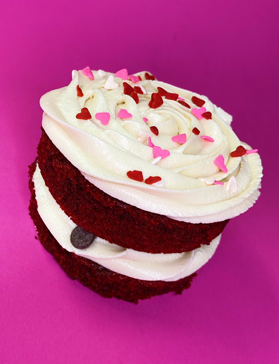 andreaangulot's tweet image. El Baking Brownie Bites tiene mini Red Velvet cakes disponibles para San Valentín. Si yo fuera ustedes, pedía el mío de una vez. No saben lo DELOW.

Ig: @ bakingbrowniebites 💖