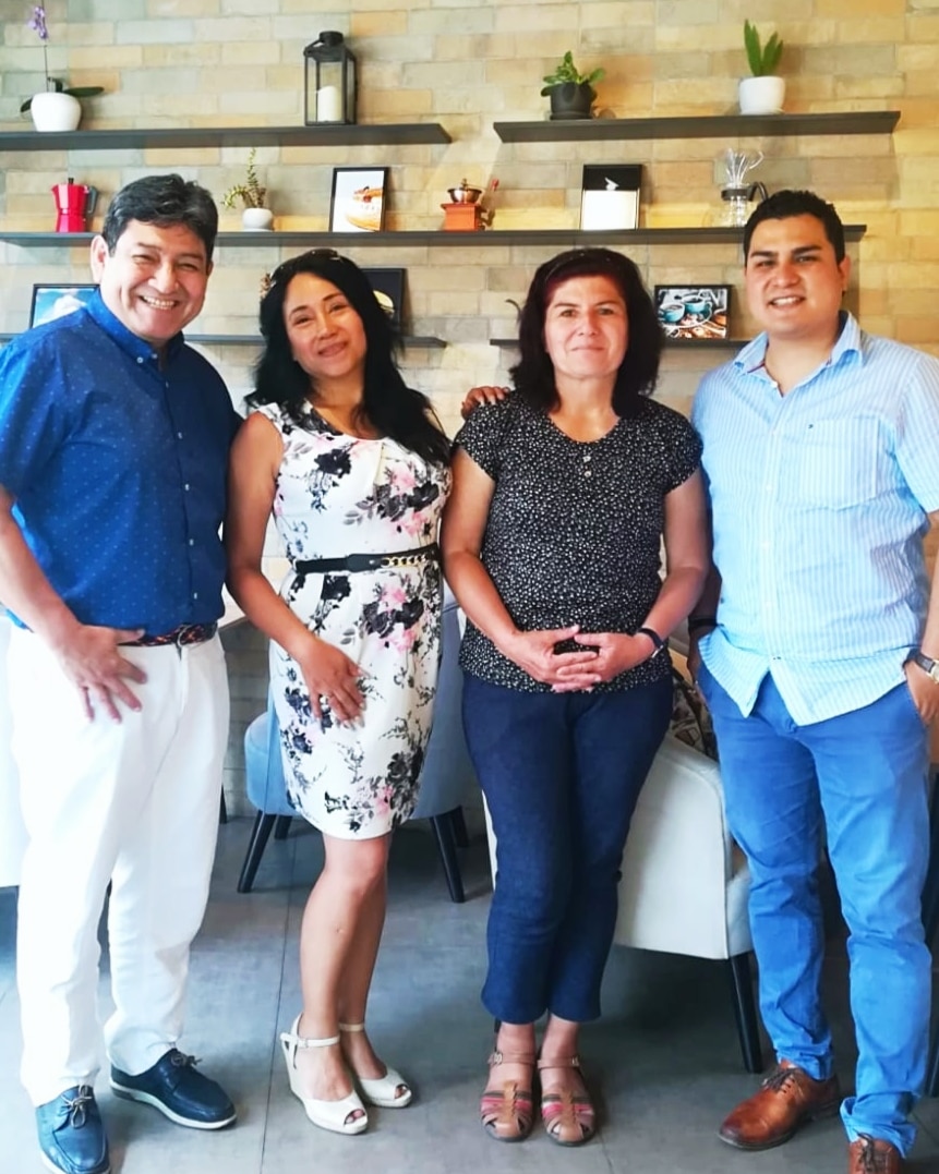 #Aromapan alta panadería y pastelería francesa l Un placer charlar y desayunar en agradable compañía de dos excelentes compañeras periodistas l #MaryOblitasVallejo y #LuzTerronesGonzález #TvPerú l Abrazos sumiller #ÓscarMedina l 100% recomendable l #SanIsidro #Lima #Perú 🔥🍒☕🇵🇪