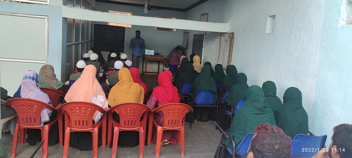 AccessKar's tweet photo. Gulbarga region held a Exam technique session at Bibi Azizunnisa High school and PU college Humanabad.Access India trainer Mr, Mohammed Mohsin interacted with the students.  Trustee Bibi Azizunnisa Education trust attended as Chief guest. fuculties of school were present. https://t.co/is0N3nE1GZ