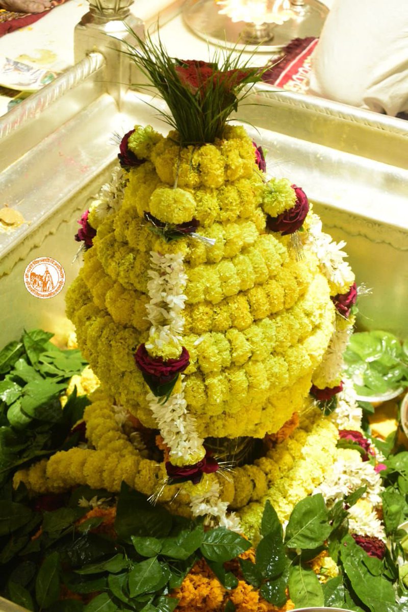 ShriVishwanath's tweet photo. आज दिनाँक 25-01-2022 को श्री काशी विश्वनाथ मंदिर के मंगला आरती के दर्शन।

#ShriKashiVishwanath #Shiv #Mahadev #Baba #Temple #Nyas #darshan #blessings  #ManglaAarti #Varanasi #Kashi #Jyotirlinga #VishwanathDham #Corridor https://t.co/xFH2Nf3Ren