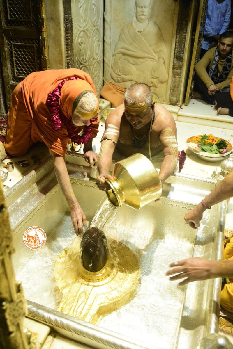 ShriVishwanath's tweet photo. आज दिनाँक 25-01-2022 को श्री काशी विश्वनाथ मंदिर के मंगला आरती के दर्शन।

#ShriKashiVishwanath #Shiv #Mahadev #Baba #Temple #Nyas #darshan #blessings  #ManglaAarti #Varanasi #Kashi #Jyotirlinga #VishwanathDham #Corridor https://t.co/xFH2Nf3Ren