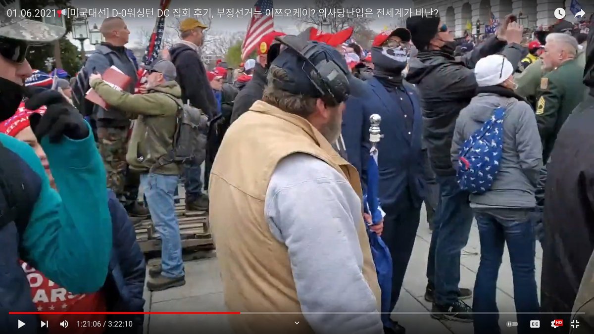 SometimesUsefu2's tweet photo. We also see #TheSuitPb and #MasterSarge at 1:21:06 in the same video. I don't know the actual time of this segment. Is it between the two invasions of the NW Senate Doors? Also note the #SeditionComms on the man in the foreground. https://t.co/yIOjHuzf6t