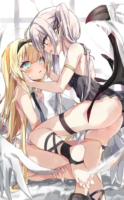 #女の子二人のイラストを貼る見た人もやる 
yuri 