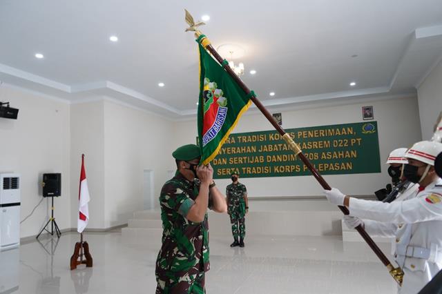 Korem022's tweet photo. Korem 022/PT Laksanakan Acara Korps Penerimaan, Penyerahan Jabatan Kasrem Dan Sertijab Dandim 0208/Asahan Serta Tradisi Korps Pelepasan
https://t.co/FULche0m8F https://t.co/B4gN2nRBcx