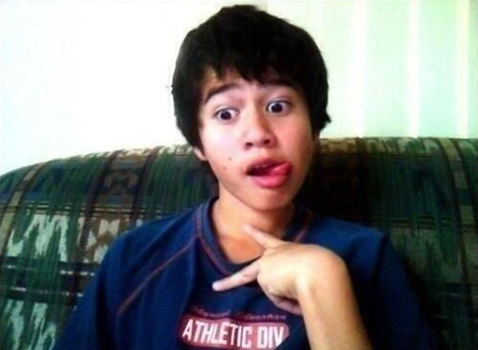 TheAffinityMag's tweet photo. Happy 26th birthday to @5SOS's bassist, Calum Hood. 💛 https://t.co/Y7uzKsA2JH