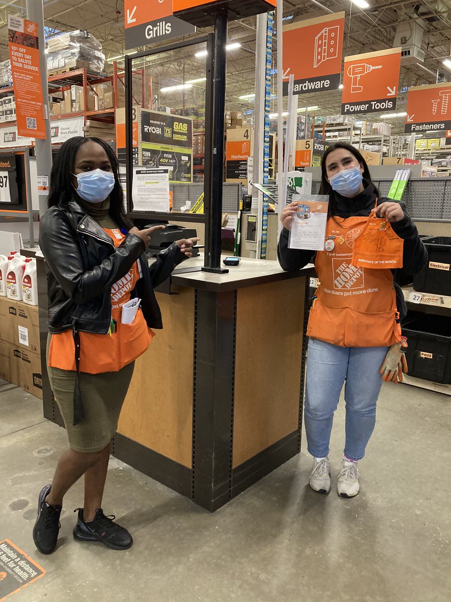 Tatiana being recognized by Candice, for being our Service Desk Associate Of The Month for December. Great Job👏👏👏