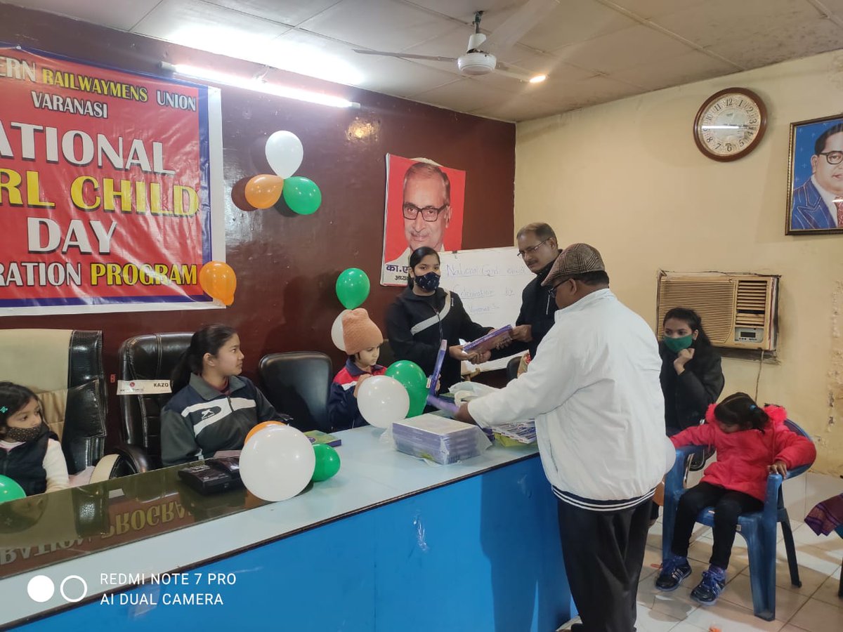 nrmubsbg's tweet photo. आज दिनांक 24/01/2022 को नार्दन रेलवे मेंस यूनियन वाराणसी द्वारा   "राष्ट्रीय बालिका दिवस " का भव्य आयोजन किया गया जिसमे रेल कर्मचारी की बालिकाओं ने कविता , गीत,चुटकुला ,शास्त्रीय संगीत क़े माध्यम से  अपनी योग्यता का परिचय दिया ! https://t.co/sy3HJsYhj7