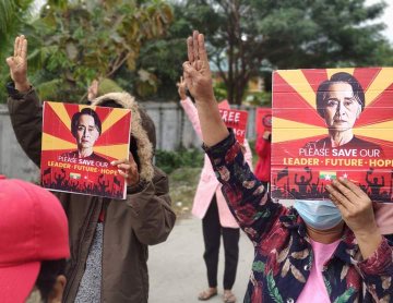 Shwey_W7's tweet photo. Pro-democracy residents of #Kalay township marched with strong spirit to show their rejection towards military rules.
#WarCrimesOfJunta
#2022Jan25Coup
#WhatsHappeningInMyanmar https://t.co/eAhXRfgCoN
