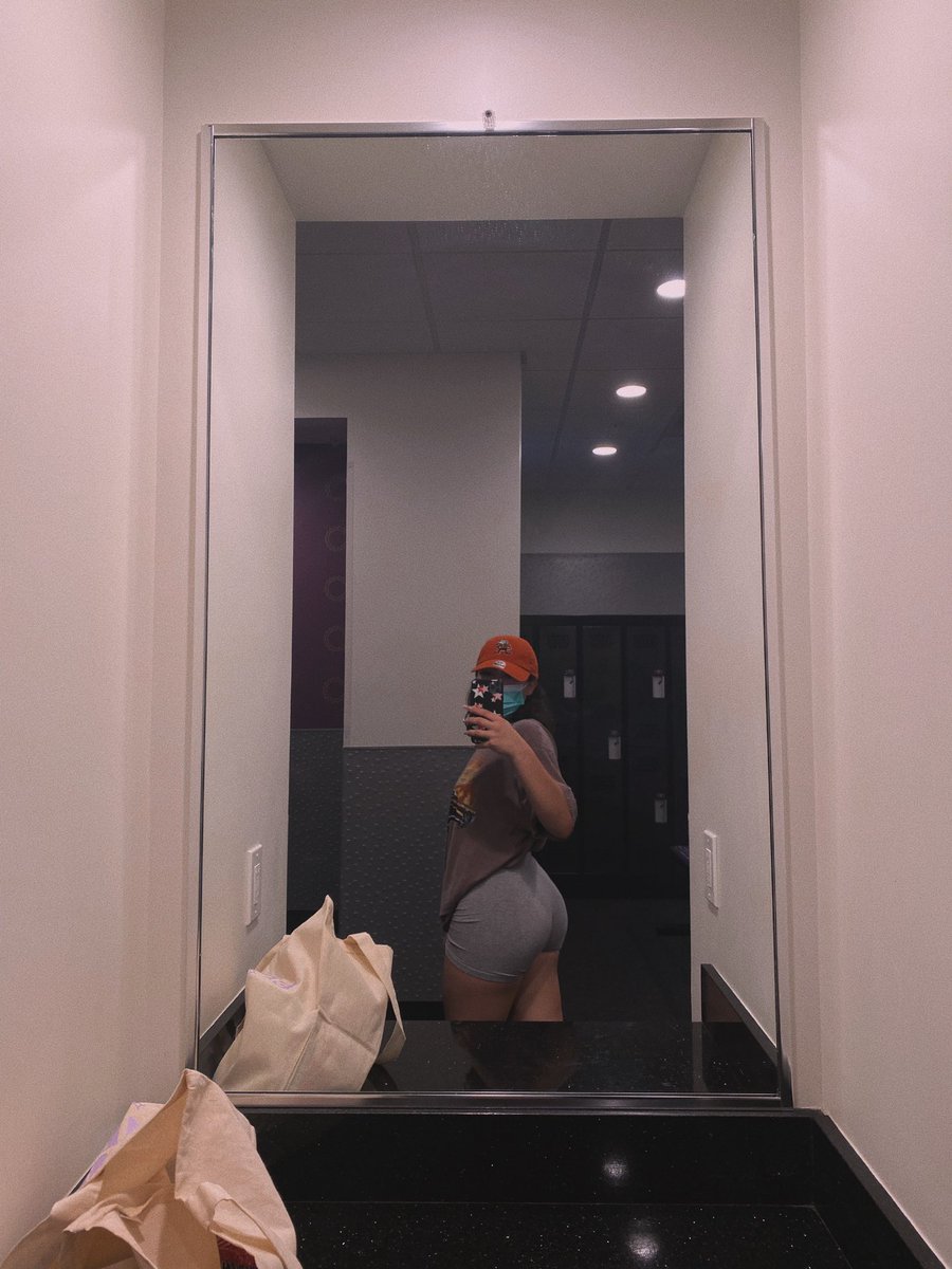 lonnie 🧸 tweet media