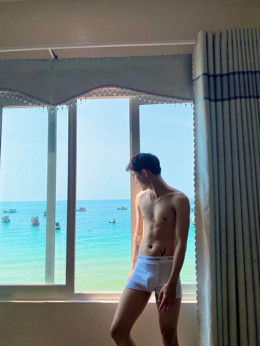 Kín cổng cao tường em không ngó
Ít vải 1 tí bảo bad boy 😐