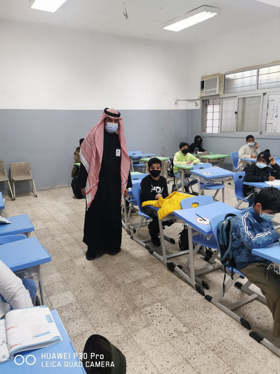 مساعد مدير مكتب التعليم شرق #المدينة_المنورة للشؤون المدرسية يتفقد سير العملية التعليمية في مدرسة سعد بن عبادة الابتدائية