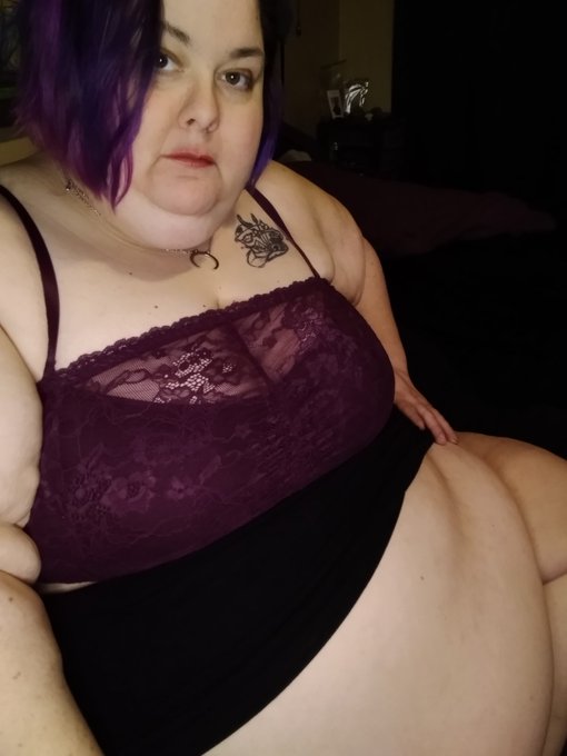 Does this make me look fat?  https://t.co/tOKe7Ms22M

#fat #SSBBWbelly #ssbbwgoddess #ssbbw #bigbelly