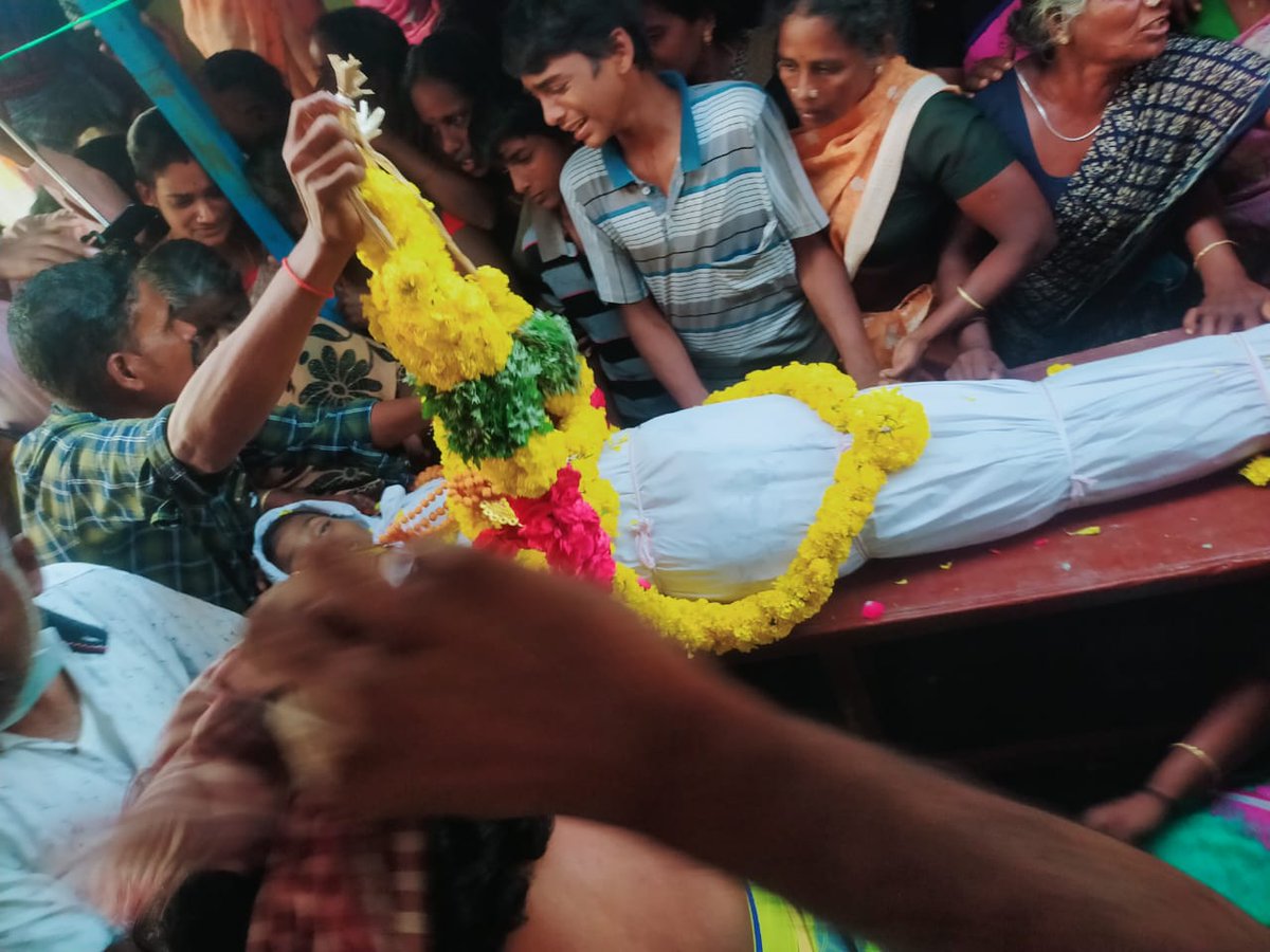 _devanshpandey's tweet photo. The courage of a 17yr old to accept her own demise over kneeling to Abrahamic forces will speak in volumes for decades.May you find solace in Bhole's abode.  #JusticeForLavanya https://t.co/8rGCAMou7k