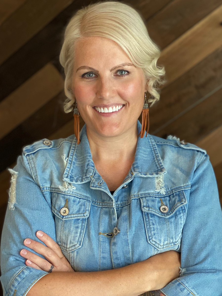 prossibility's tweet photo. Hey, I’m Rachel. I’m 42 &amp; a wife, mother, professional, &amp; musician. I have #MS &amp; have to take a powerful immunosuppressive drug to spare my central nervous system from damaging attacks. I want to live. I can’t be #DoneWithCovid &amp; my life has purpose. #IHaveAPreexistingCondition https://t.co/fnE2YJGXR3