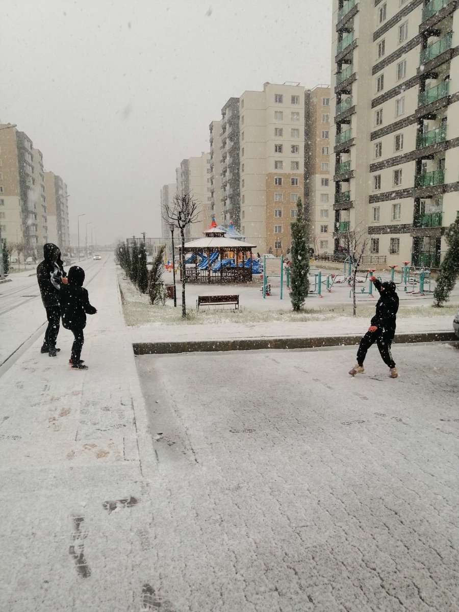29 yıl sonra Antalya'da kar yağışı.