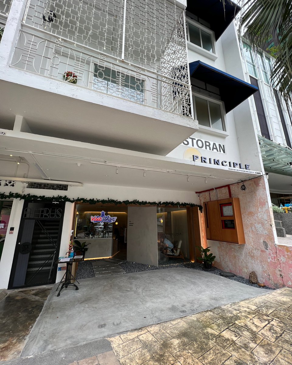 visitjohor_'s tweet photo. Admin nak share-kan dengan korang Principle Cafe by TAM betul2 dekat belakang Persada Johor yang menghidangkan dari lunch hingga la ke hi-tea dengan konsep 'Asian-Western Fusion Cafe' yang baru sahaja dibuka! https://t.co/etN7UuoofD