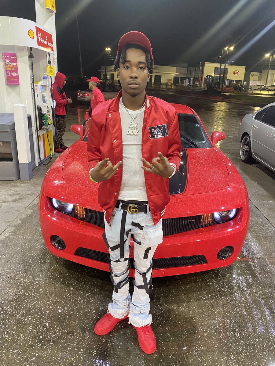 Two4Two4Two4's tweet photo. I got the juice like Caprison , 1 thang bout a hoe ?! Swearrr to God  🙋🏾‍♂️ ion need one 😬
#Two4 https://t.co/mN12FJisOF
