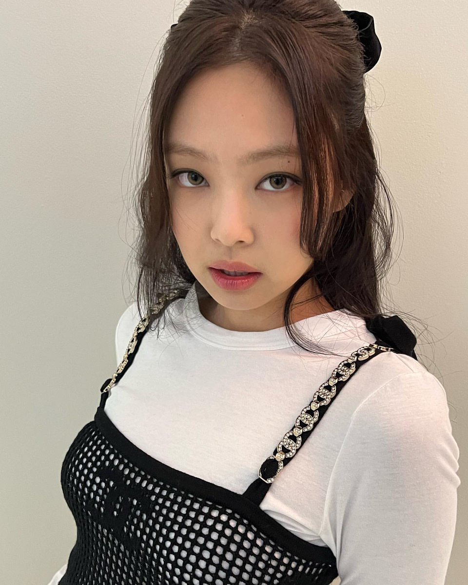 jennie tweet media