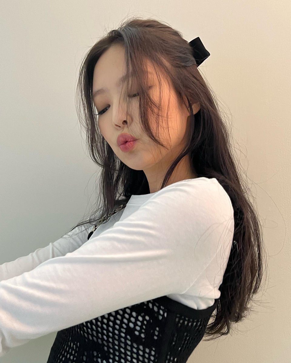 jennie tweet media