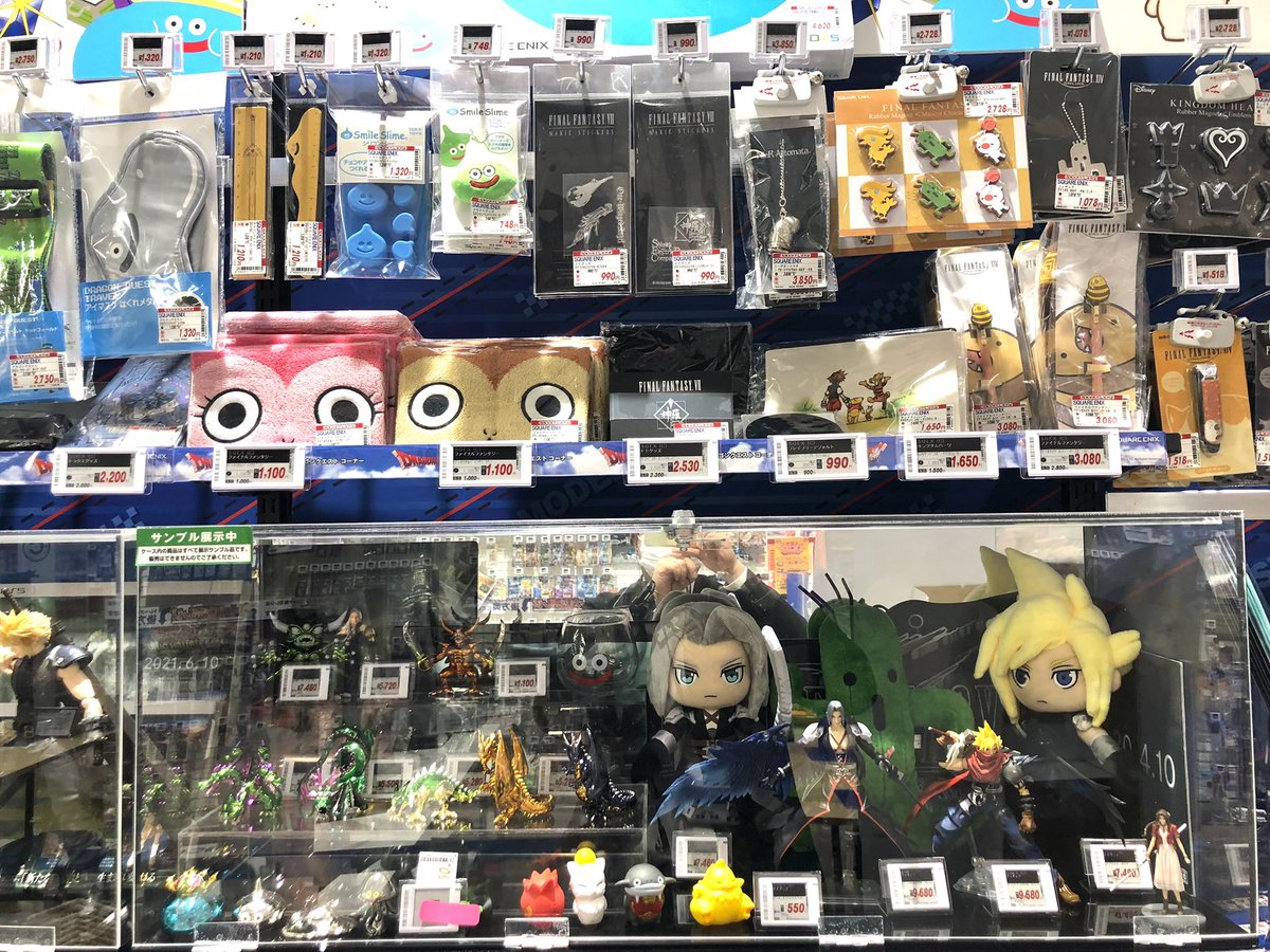 なんば本店では スクウェア・エニックスグッズコーナーを展開中