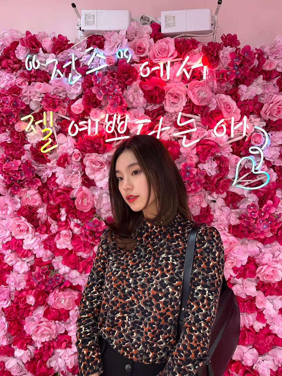 UNIVERSEITZY's tweet photo. [03:30 pm KST] 🐺📸 https://t.co/NwIP7t3gGb