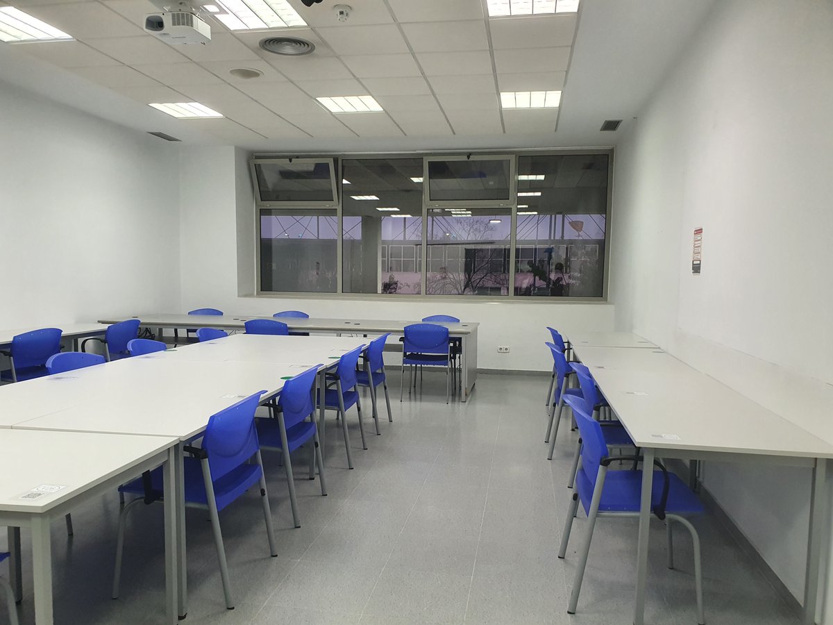 LolaRBrito's tweet photo. Ampliamos Sala de lectura en silencio en la #BusComunicacion 26 nuevos puestos en Videoteca, primera planta de la @Gabifcom https://t.co/2UmKYf9mjd