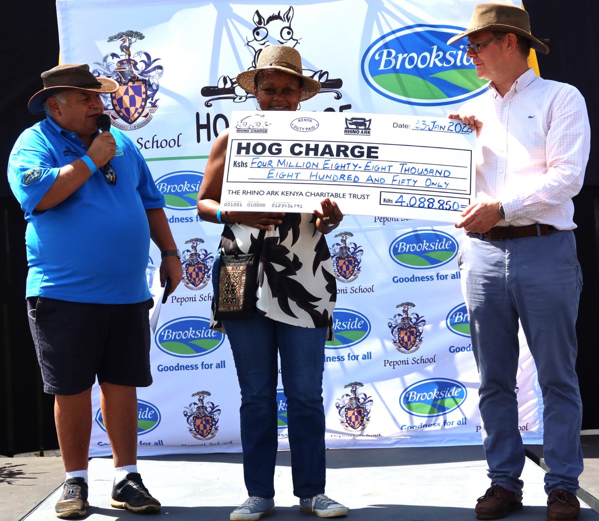 RhinoArk's tweet photo. #HogCharge2022 raises KES 4,088,850 for Mark Tilburyβs team (Car 35) entry pledge for the @Rhino_Charge, and ultimately towards #RhinoArkβs conservation projects. @BrooksideLtd @peponi_school and East African Chains were the main sponsors.
#CarNo35 #RhinoCharge #HogCharge #KOT https://t.co/PfJndpIzJP