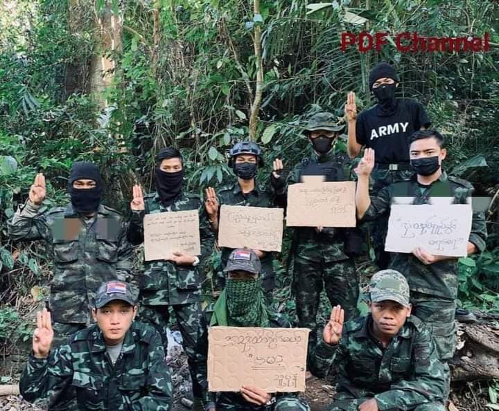 b3rry_y's tweet photo. "Let's Fight for Reunion" PDF comrades demonstrated in the jungle to protest against the Fascist Dictatorship.

#WarCrimesOfJunta #2022Jan25Coup
#WhatsHappeningInMyanmar https://t.co/Rz8J09ssAd