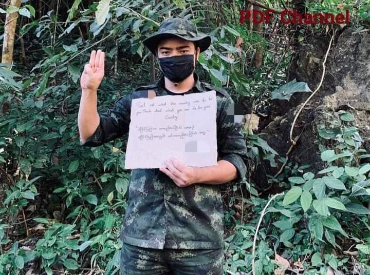 b3rry_y's tweet photo. "Let's Fight for Reunion" PDF comrades demonstrated in the jungle to protest against the Fascist Dictatorship.

#WarCrimesOfJunta #2022Jan25Coup
#WhatsHappeningInMyanmar https://t.co/Rz8J09ssAd