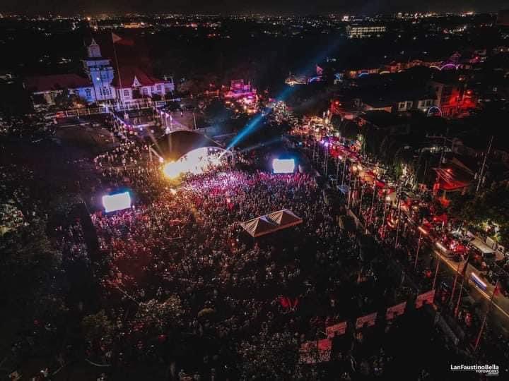 PaxtonDy's tweet photo. Trolls? I don’t think so. Just look at all the Uniteam caravans. 
The attendance speaks volumes for his organic support.

Super majority president for the first time ever in PH history, let’s go! BBMSARA TAYO #GoBBM https://t.co/9mGYBbvACR
