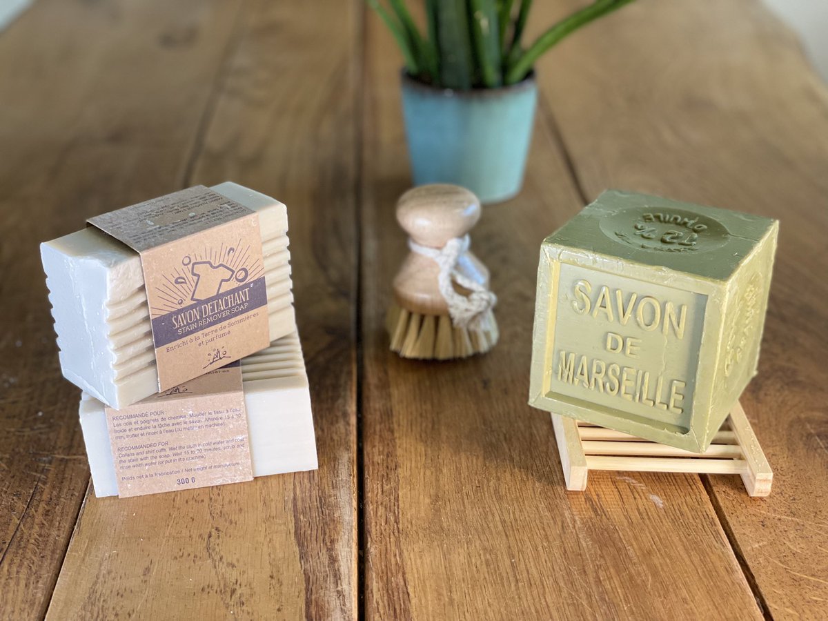 KernowRetail's tweet photo. Change to cloth bags, change to plastic free toiletries and cleaners & buy local #saynotoplastic #plasticfree #planetfriendly #ecoliving #makesmallchanges #buylocal https://t.co/AzJ5fts4Yn