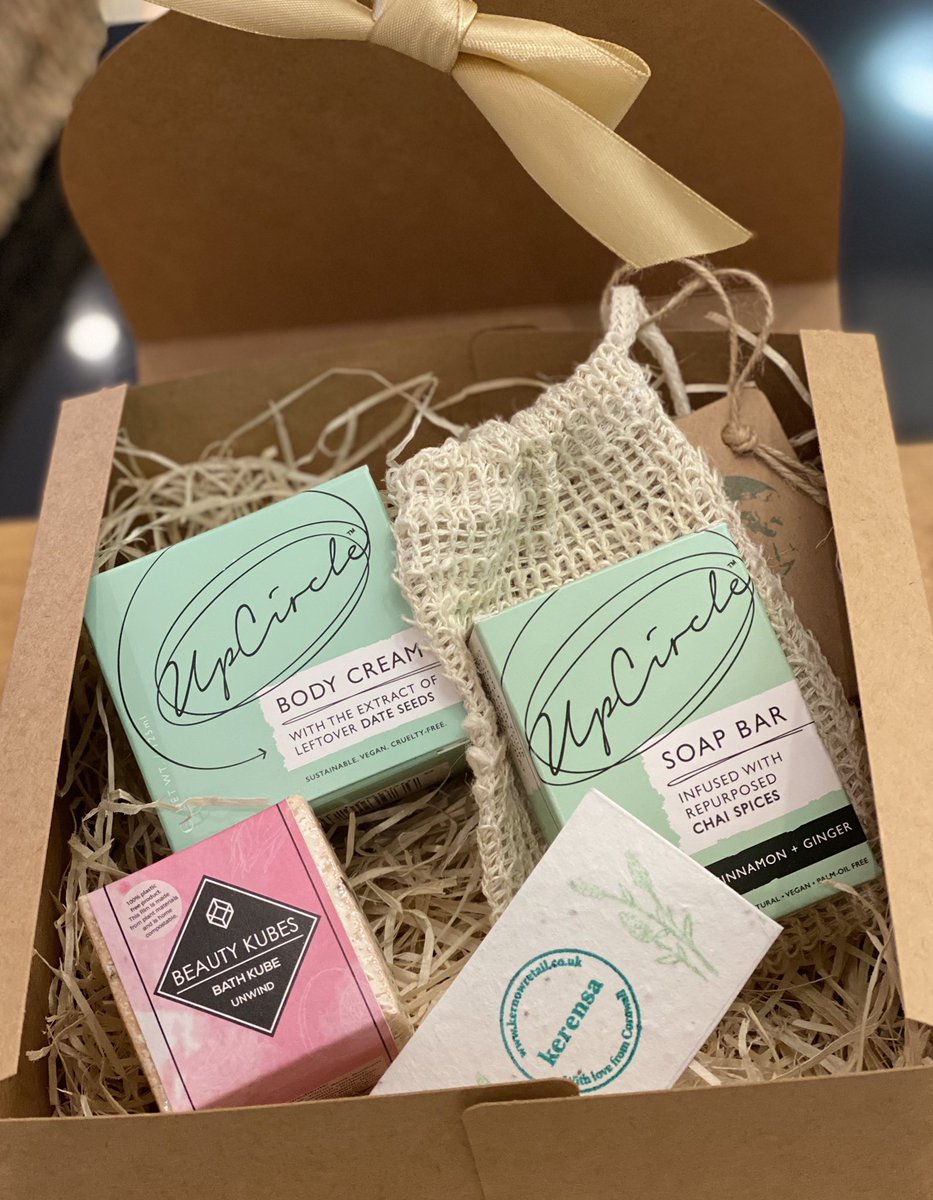 KernowRetail's tweet photo. Change to cloth bags, change to plastic free toiletries and cleaners & buy local #saynotoplastic #plasticfree #planetfriendly #ecoliving #makesmallchanges #buylocal https://t.co/AzJ5fts4Yn