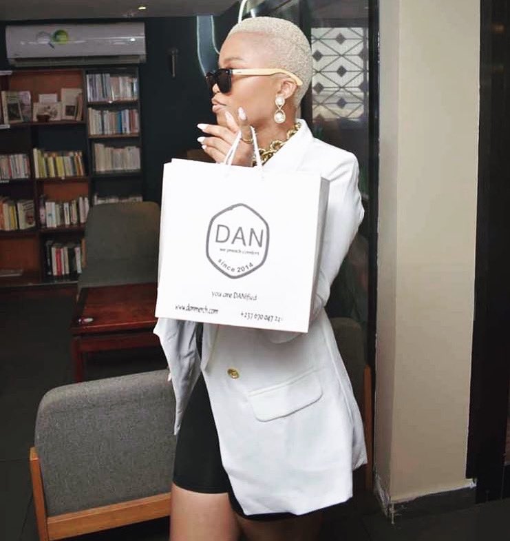 theHOTJEM's tweet photo. Ex @biggystudios housemate @_callmeyoh is the newest Brand Ambassador for @DanSunglasses. If you’ve worn one of these, you’ll know how cool they make you feel. Patience is off to a bright start in 2022 as she rocks her new sun shades. Keep the endorsements coming! 🕶 #TheHotJem https://t.co/YKOe8F4O3w