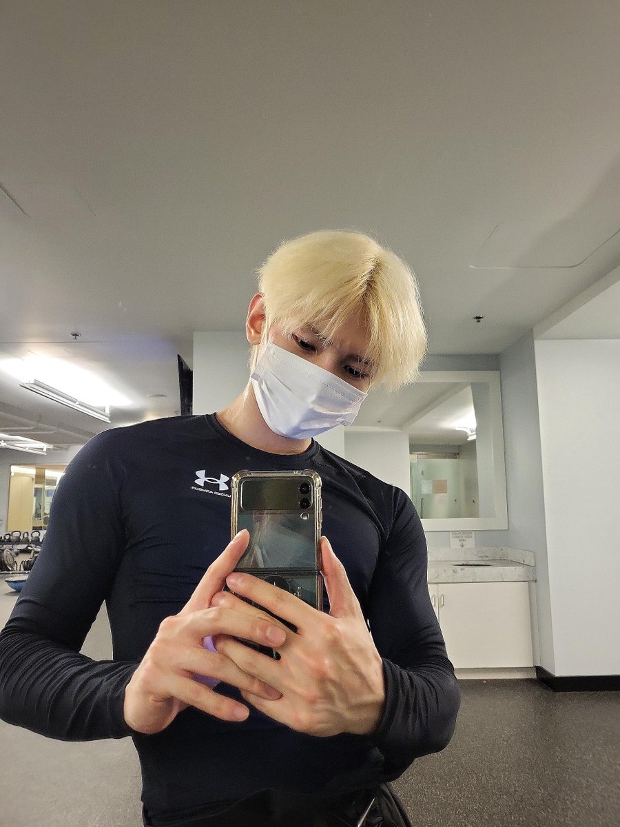 왈! 왈왈! 으ㅡ르르ㅡ 멍! 멍멍! 멍멍멍! 왈! 컹! 컹컹! 컹! 왈! 으르르르ㅡ 왈! 왈왈! 멍! 멍멍! 왈! 컹컹! 컹! 크르르 왈! 왈! 멍멍! 멍! 멍멍!