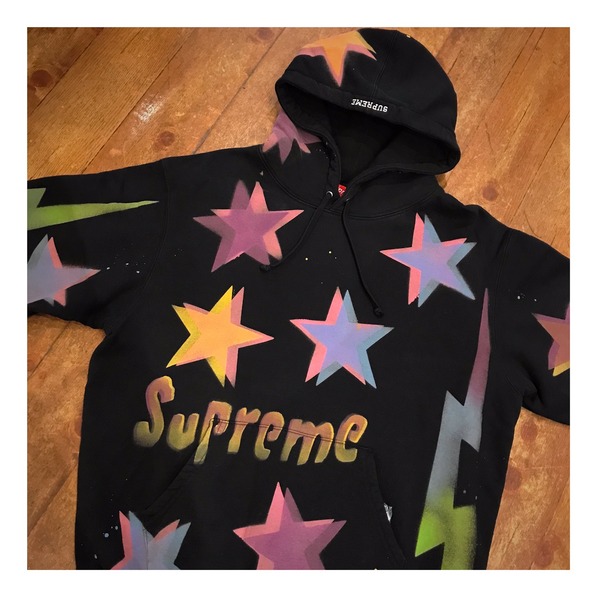 Gee Jee 盛岡 ジージーモリオカ Supremeのgonz Stars Hooded Sweatshirtのsサイズが新品でリストックです 木村拓哉さんが着用した事でも話題のデザインです お探しだった方はこの機会に是非 買取 価格等のお問い合わせは店頭またはdmにてお願い