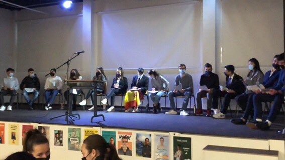 PPasump21's tweet photo. Preparados para el gran debate!! 🅿️🅿️ #DebatAssum21 https://t.co/53tHvoxFrC