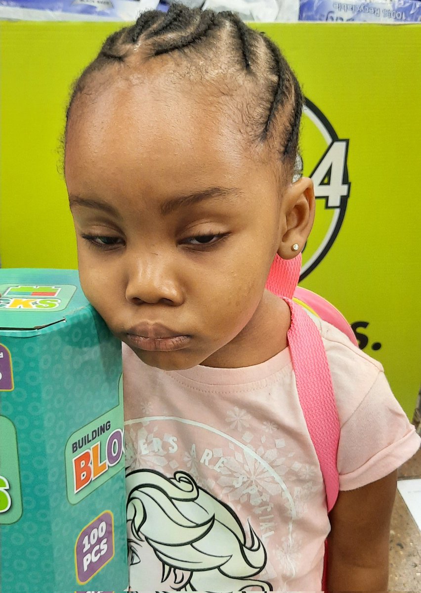 FMwenge's tweet photo. This is my daughter, Tasheni Zoe Mwenge. Zoe started school yesterday. She wants to stop today. I stand with my daughter 💪💪 https://t.co/CtUHs9A4MK