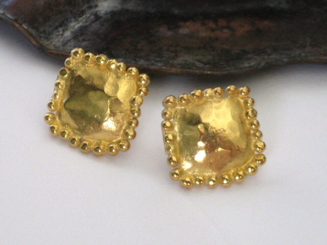 Riorita3's tweet image. Excited to share the latest addition to my #etsy shop: Yellow Gold Earrings, Gold Ear Studs, Gold Plated Brass, Square Earrings,Geometric Studs,Hammered Jewelry,Artisan Earrings,Gift For Her etsy.me/32syQfo #gold #square #women #silver #pushback #earlobe #no #m
