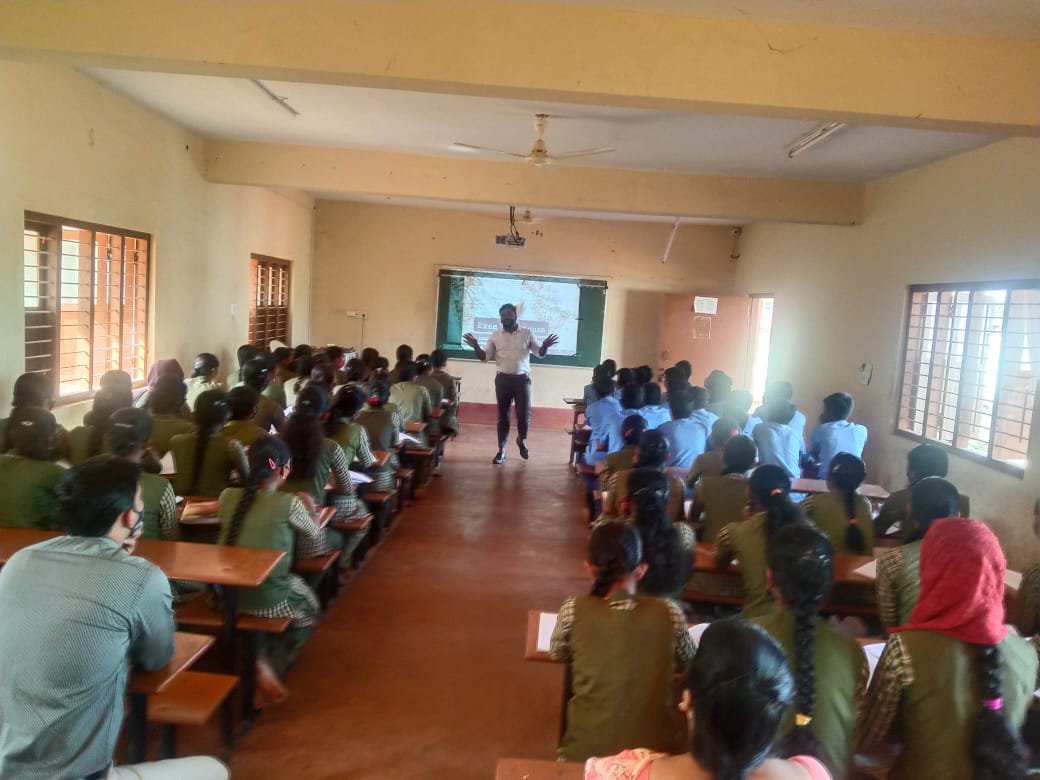 AccessKar's tweet photo. Access india putture region held a *Exam technique* session at Govt High school Haledangady, Keddu,Belthangdy tq . Access India trainer Mr, Thouseef  interacted with the students.  Mr.Shareef Associate Trainer and fuculties of school were present at the moment https://t.co/2jOxkkTiNB