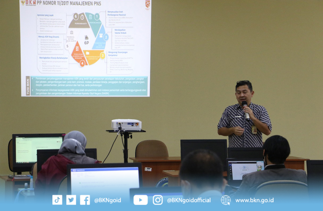 BKNgoid's tweet photo. SIASN adl sistem yg mengintegrasikan data ASN scr nasional meliputi seluruh Instansi Pemerintah Pusat dan Instansi Pemerintah Daerah serta bertujuan untuk memperbaiki kualitas data ASN, khususnya yg menyangkut layanan manajemen kepegawaian.

Selengkapnya: https://t.co/n2Ekvfkhdq https://t.co/conbjY0CB8