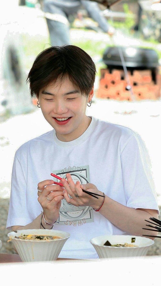 Joonie_neha7's tweet photo. Min yoongi being the most comforting view ;
  - A thread ; https://t.co/RcLGv8wX3Q