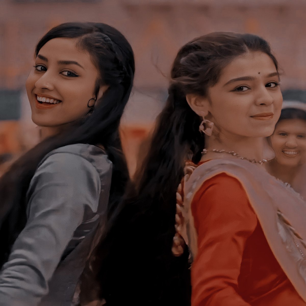 IshqqMohabbat's tweet photo. Ik lahore di sabto sohni kudi te dooji jahaan di sabto changi kudi🥺❤️🧿

Never seen a friendship like them before❤️😭👌

The very first ship i fell for in the show😍

#1yearofkudca
#VashRit
#Amrit
#Vashma
#KyunUttheDilChhodAaye https://t.co/n0TJrJsn6h