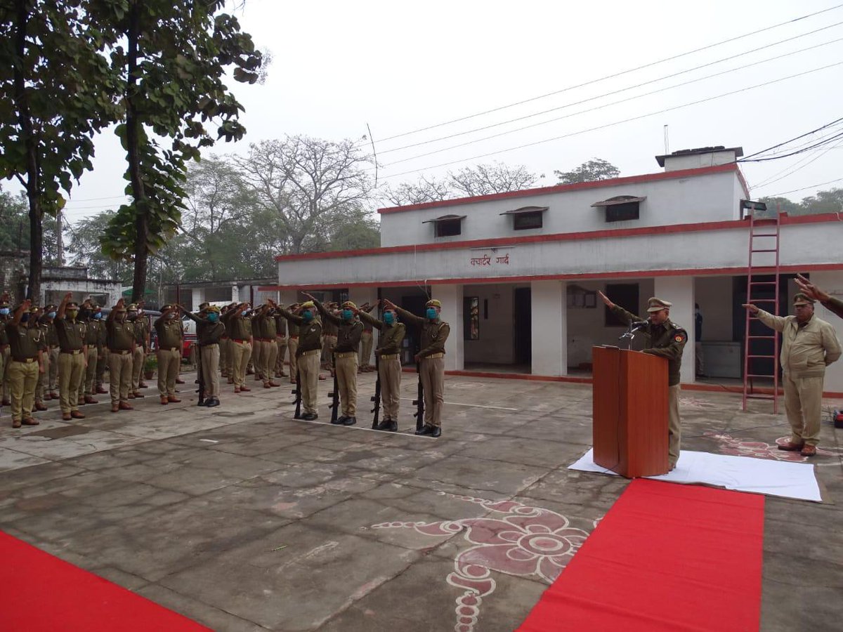 gorakhpurpolice's tweet photo. #gorakhpurpolice
#राष्ट्रीय_मतदाता_दिवस के अवसर पर #SP_Line द्वारा पुलिस लाइन व #SP_South द्वारा पुलिस कार्यालय व जनपद के थानो पर नियुक्त समस्त पुलिसकर्मियों को लोकतंत्र में अपनी पूर्ण आस्था रखते हुए अपने मताधिकार का प्रयोग करने की शपथ दिलायी गयी
#NationalVotersDay
#UPPolice https://t.co/4whnNzsUzz