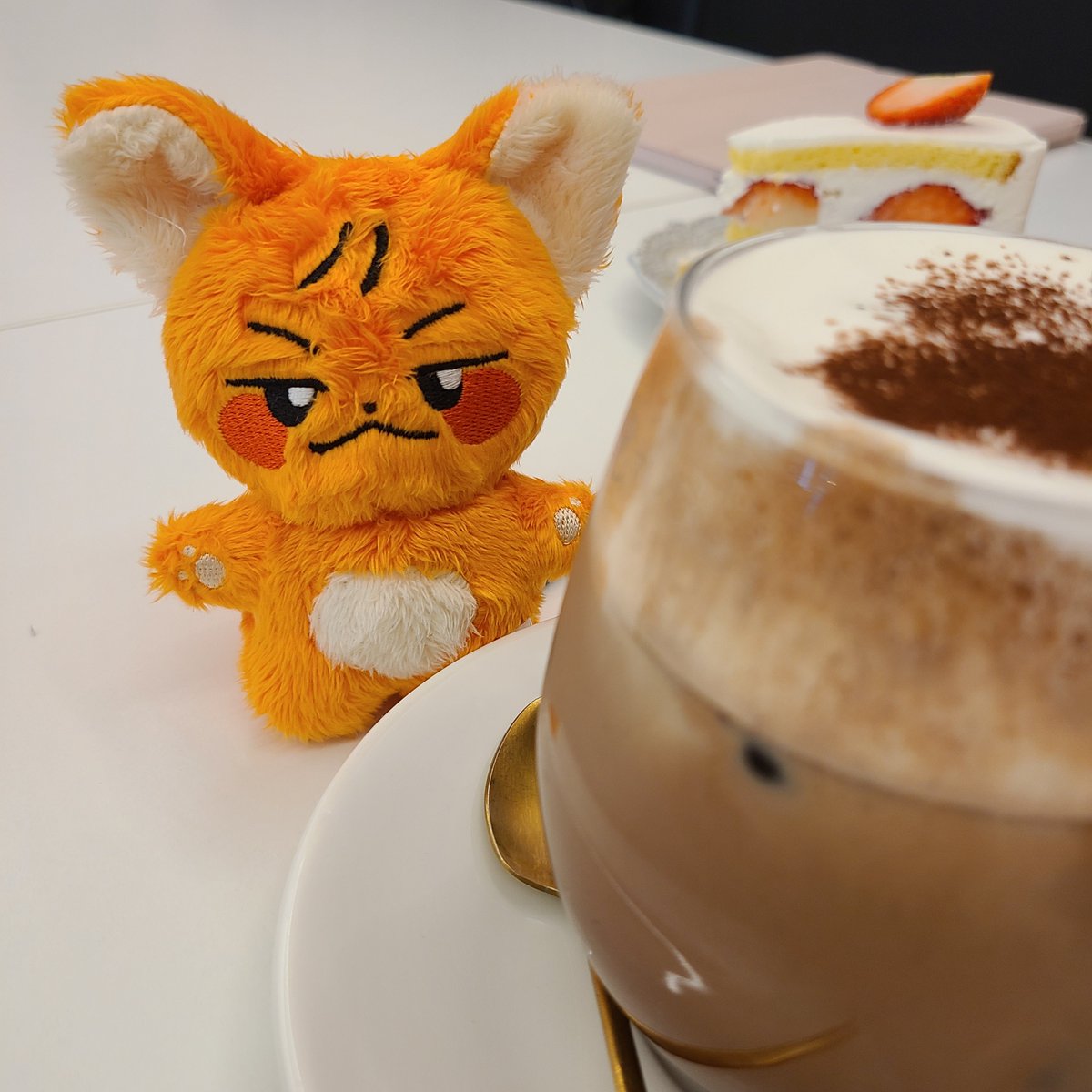 evaji_evaya's tweet photo. #그날의_여우뎨
우리 떵뎨의 첫 카페탐험 https://t.co/TVKGzzvtJ1